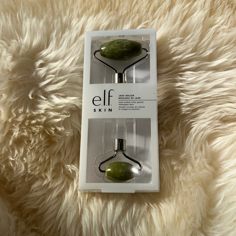 E.l.f. Jade facial roller to massage & de-stress skin